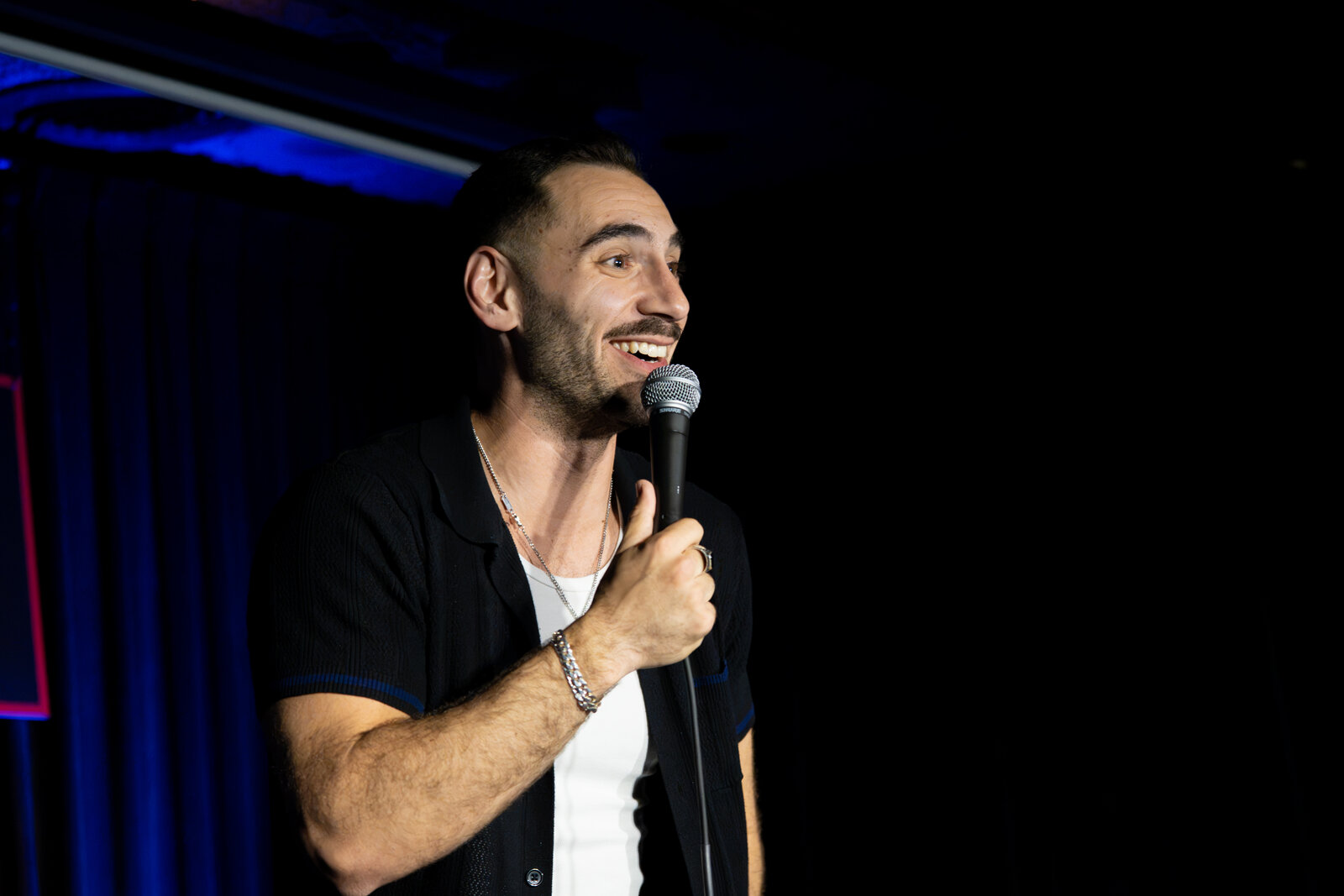 Zaid Fouzi mid-set at Zanies Chicago