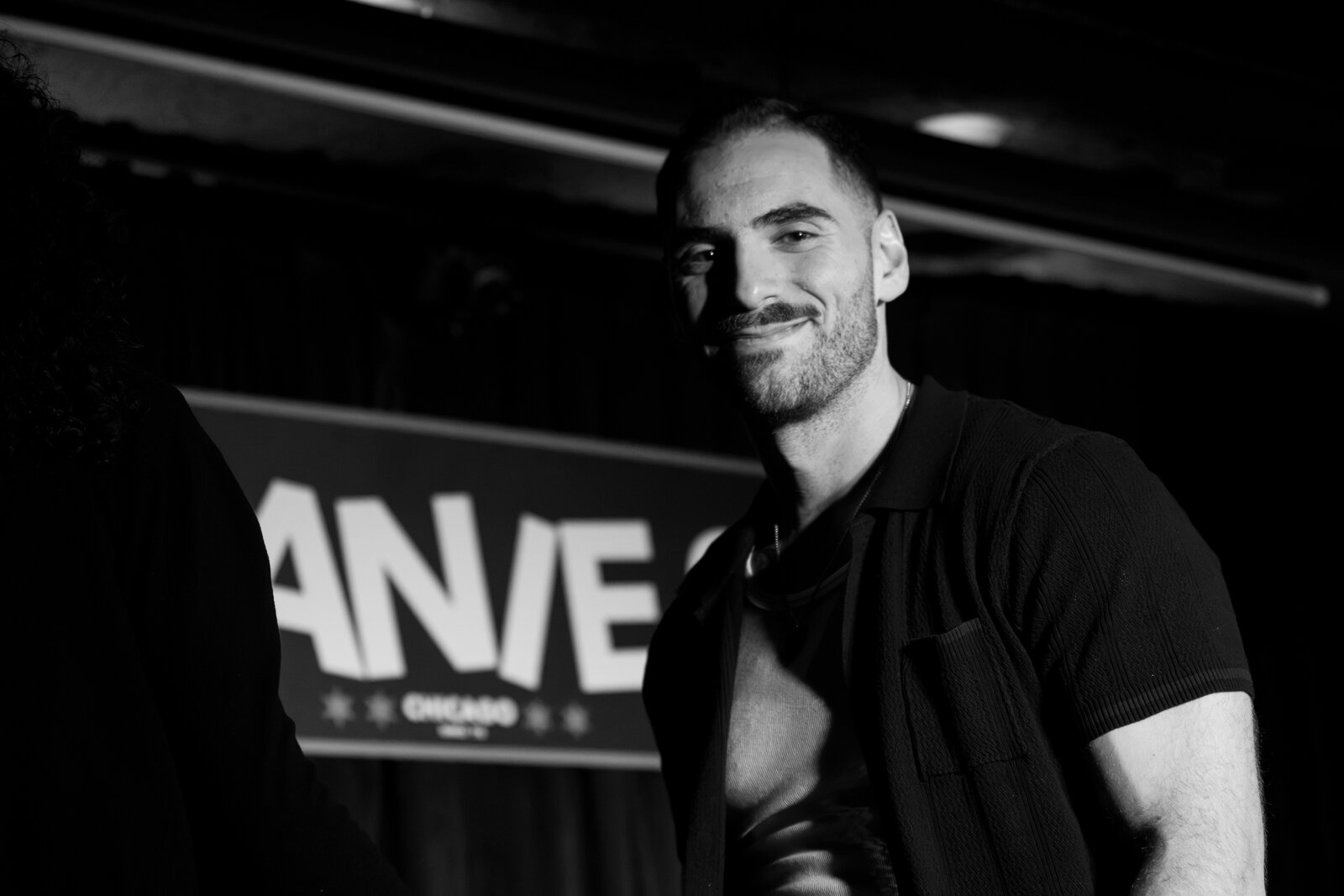 Zaid Fouzi on stage at Zanies Chicago, black and white